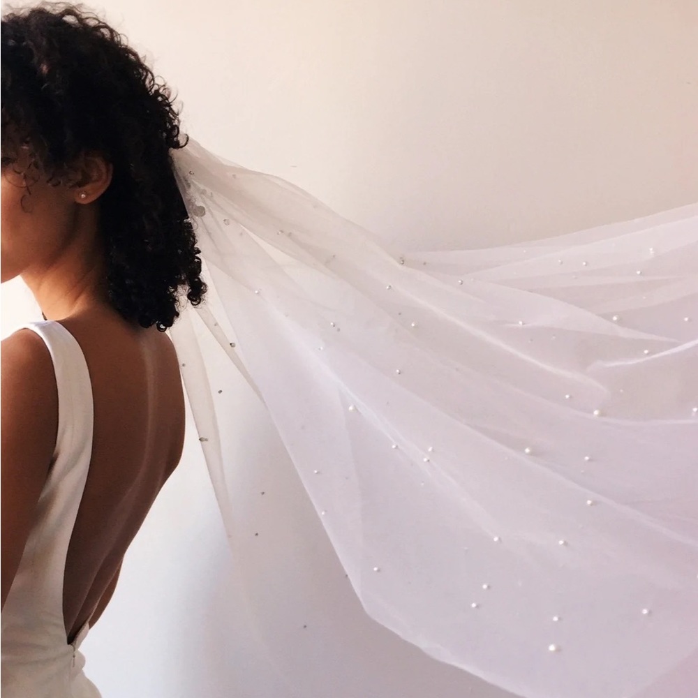 Carol Hannah Studded Pearl Veil Fingertip NWT